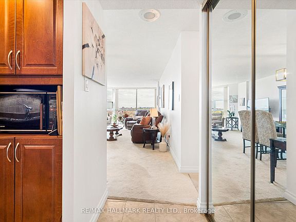 4th image of 20 Dean Park Rd #902