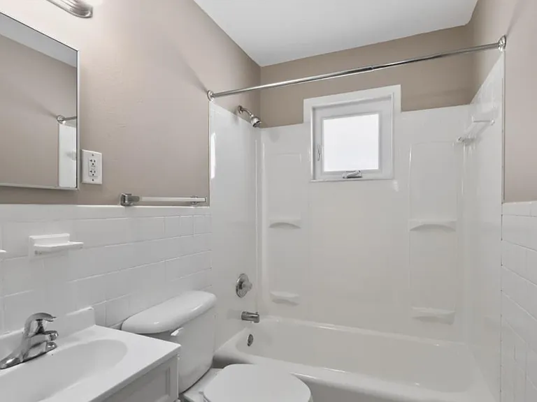 296 Meadowcrest Dr — Photo 9