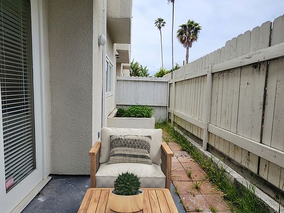 3rd image of 807 21st St Unit 4
