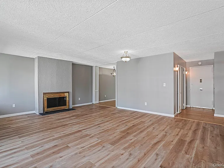 200 High Point Dr #Penthouse 6 — Photo 11