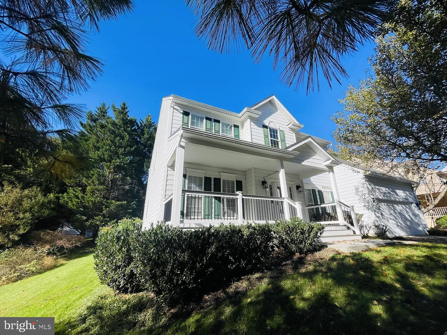 4 bed, 4.5 bath, 4044 sqft, $4,500 — Photo 2