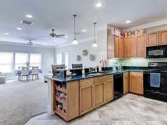 2nd image of 909 SW 6th Ave Unit 201