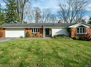 229 Rochdale Dr S, Rochester Hills, MI 48309