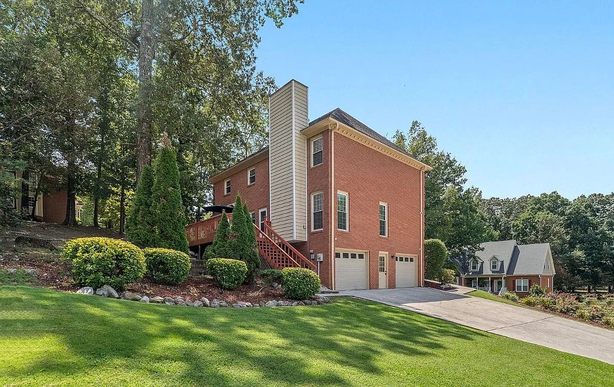 4 bed, 2.5 bath, 3046 sqft, $3,200 — Photo 3