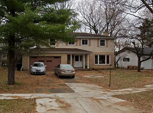 207 Country Club Dr, Addison, IL 60101