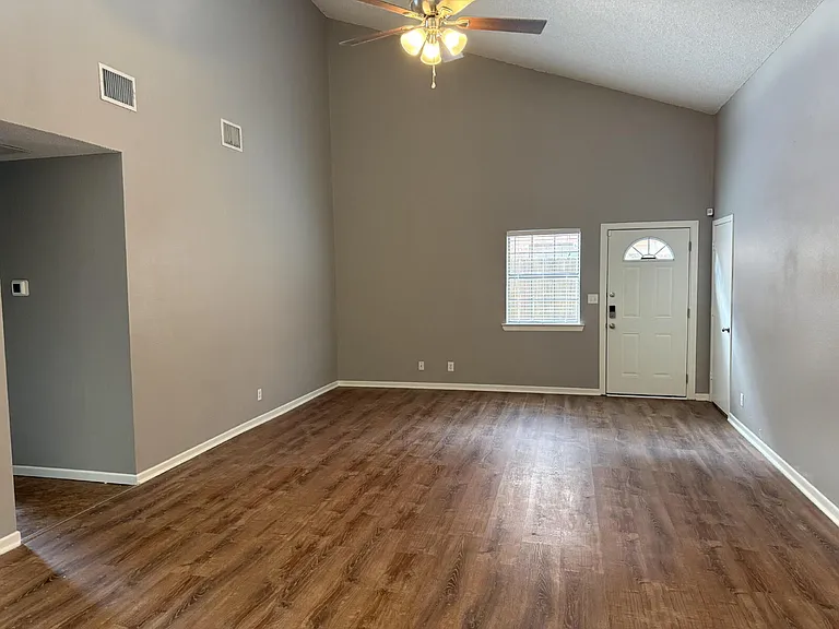 3007 Monroe St — Photo 4