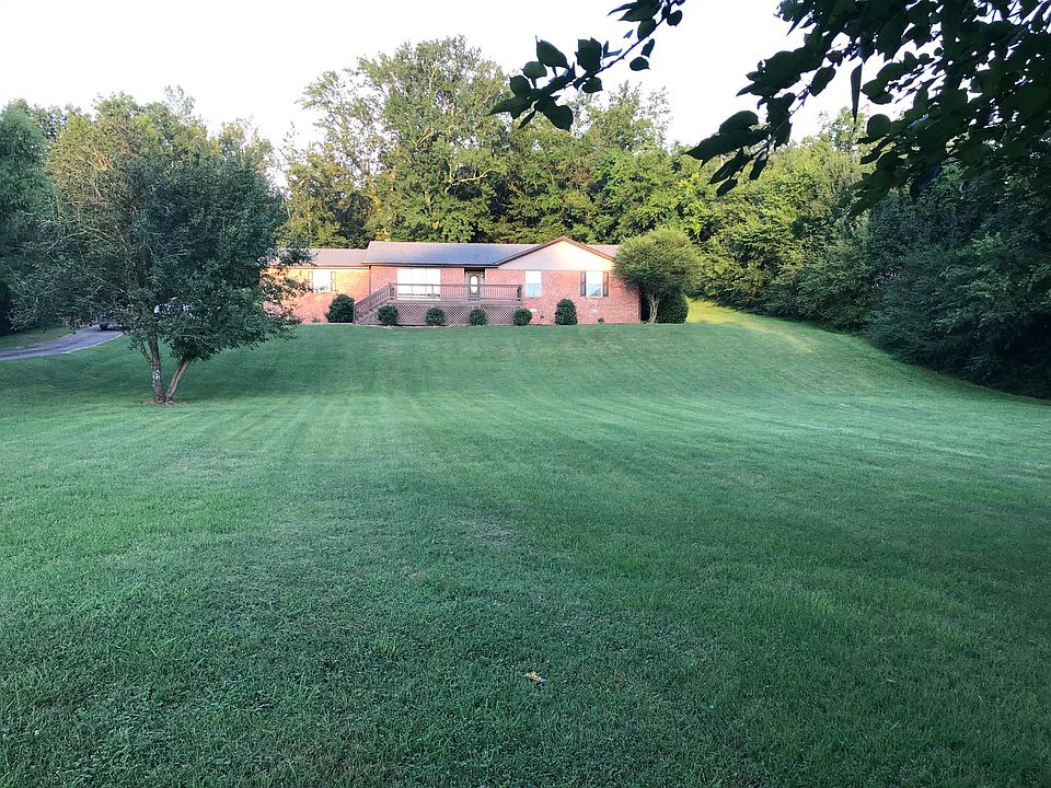 2 spacious manicured acres of privacy