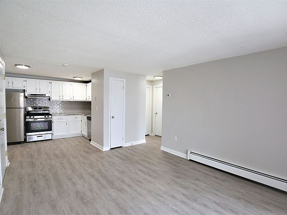 5th image of 151 Wood St #17