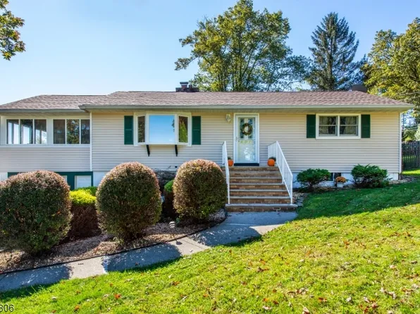 406 High Crest Dr, West Milford Twp., NJ 07480