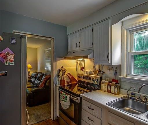 5th image of 833 Stewart Ave