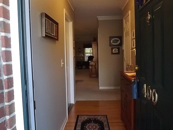 3rd image of 400 Hunting Creek Dr
