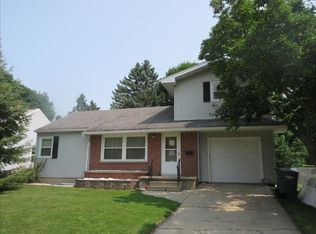 811 Grove St, Beaver Dam, WI 53916