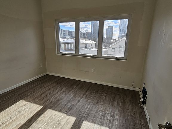 4th image of 126 Saint Pauls Ave #3L