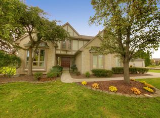 49224 Hunt Club Ct, Plymouth, MI 48170