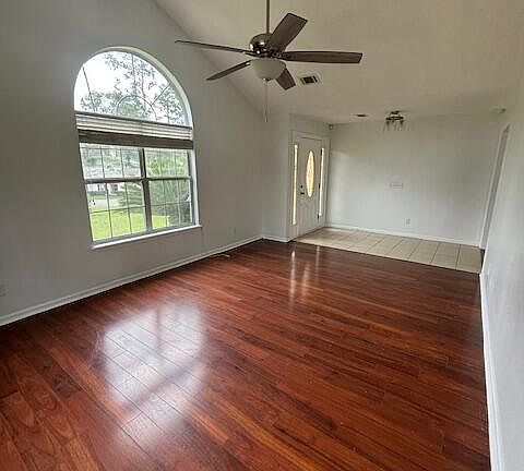 4th image of 301 Ridge Ln
