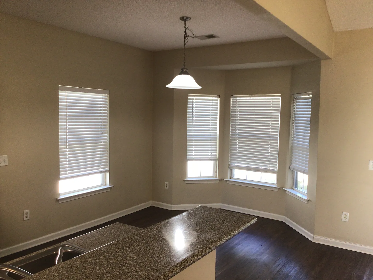 3 bed, 2.0 bath, 1511 sqft, $2,275 — Photo 3