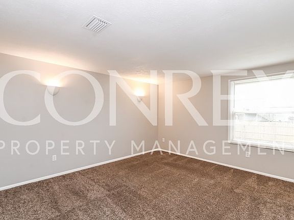 5th image of 916 Waring Dr E