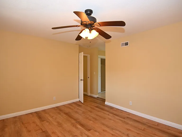 398 Roan St — Photo 26
