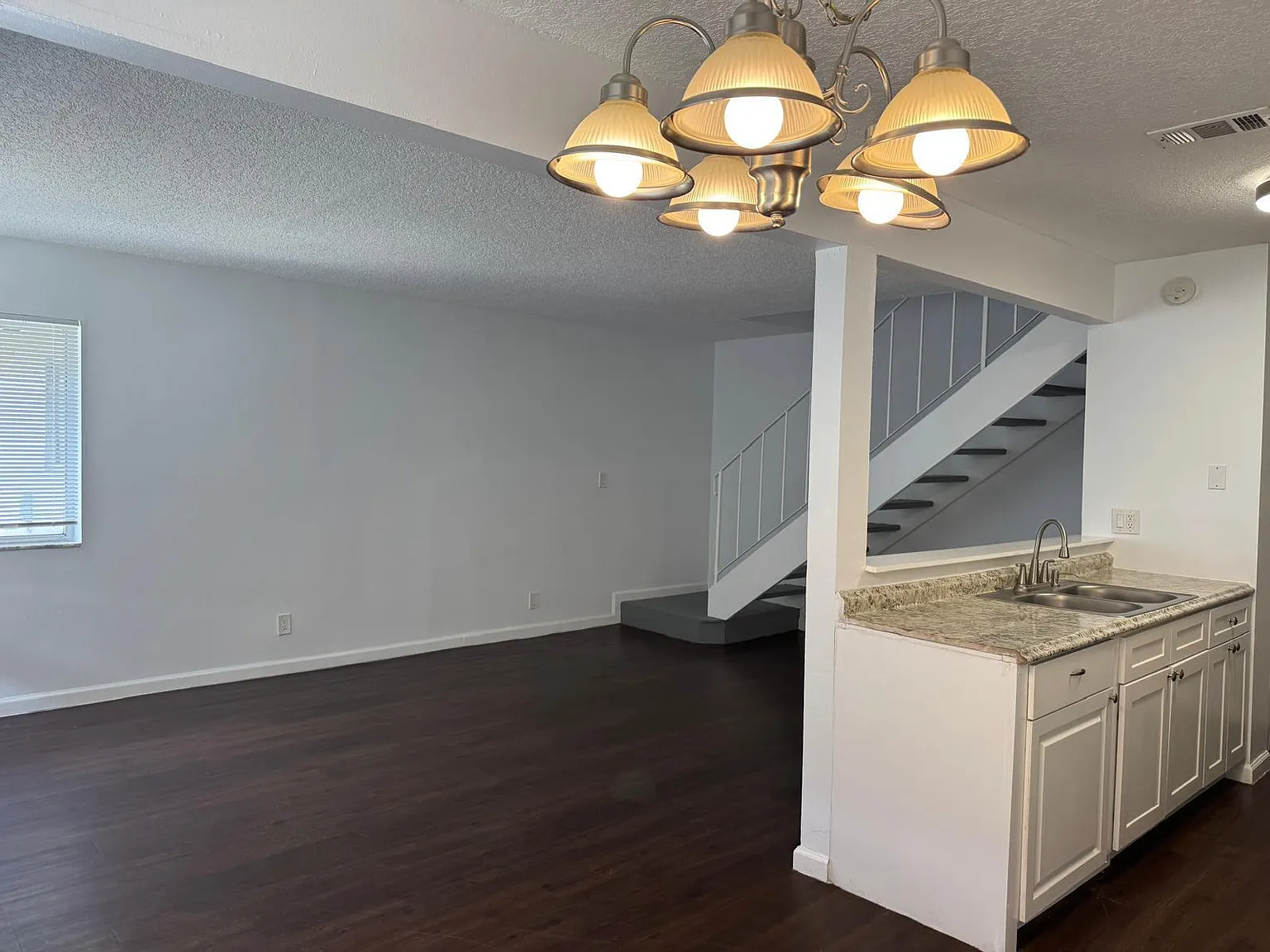 2 bed, 1.0 bath, 980 sqft, $1,750 — Photo 2