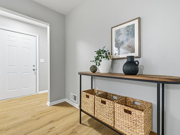 5th image of 1117 Balfour Rd