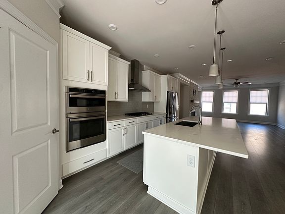 Beautiful upgraded kitchen