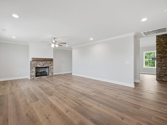 3rd image of 8076 Abraham Ln