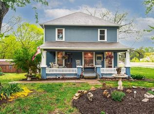 103 10th St, Baldwin City, KS 66006