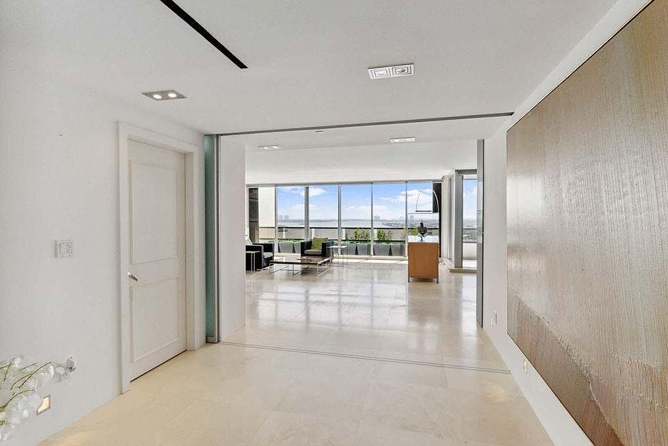 1st image of 100 Lakeshore Dr APT 2055