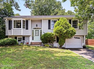 1 Peri Pl, Hazlet Township, NJ 07734
