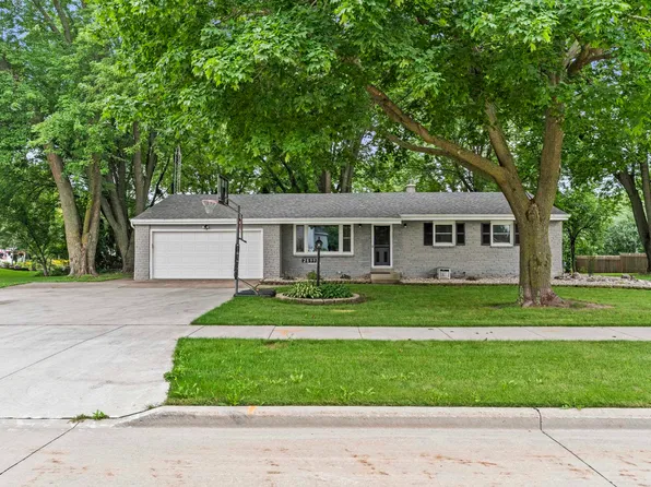 2899 W 9th Ave, Oshkosh, WI 54904