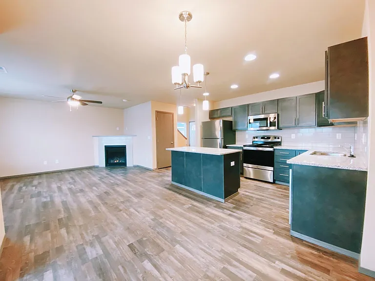 1210 N Bell St — Photo 14