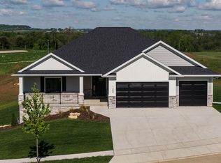 1359 Cedar Trail Dr, Dubuque, IA 52003