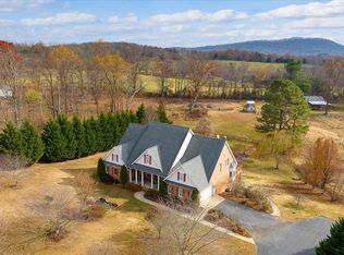 6 Hope Hill Rd, Castleton, VA 22716
