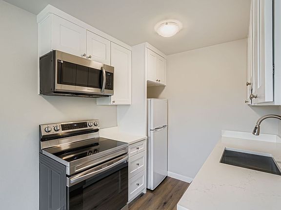 2nd image of 2324 Bonair Pl SW #24