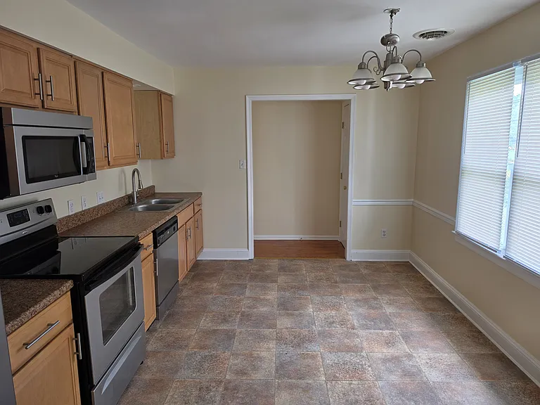 511 E Lincoln Ave — Photo 5