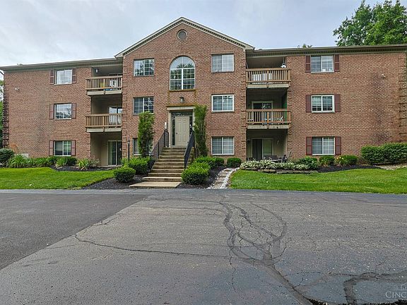 2nd image of 1625 W Augusta Blvd
