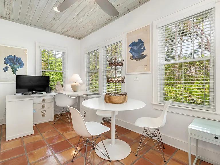 230 Sunset Rd — Photo 9