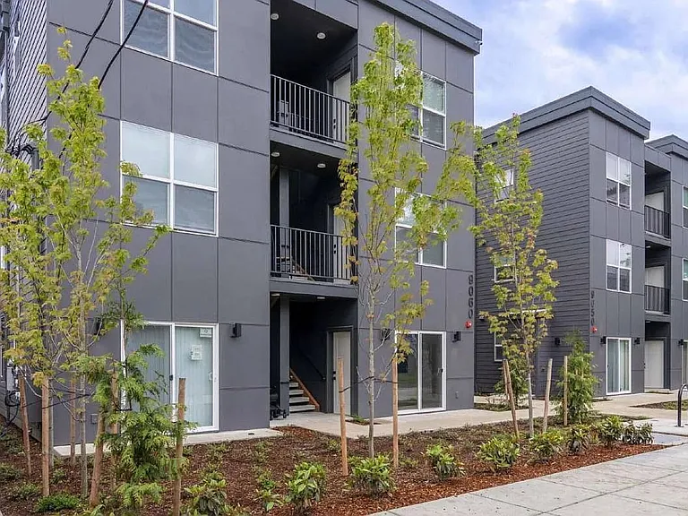 9050 NE Hoyt St #9 — Photo 2