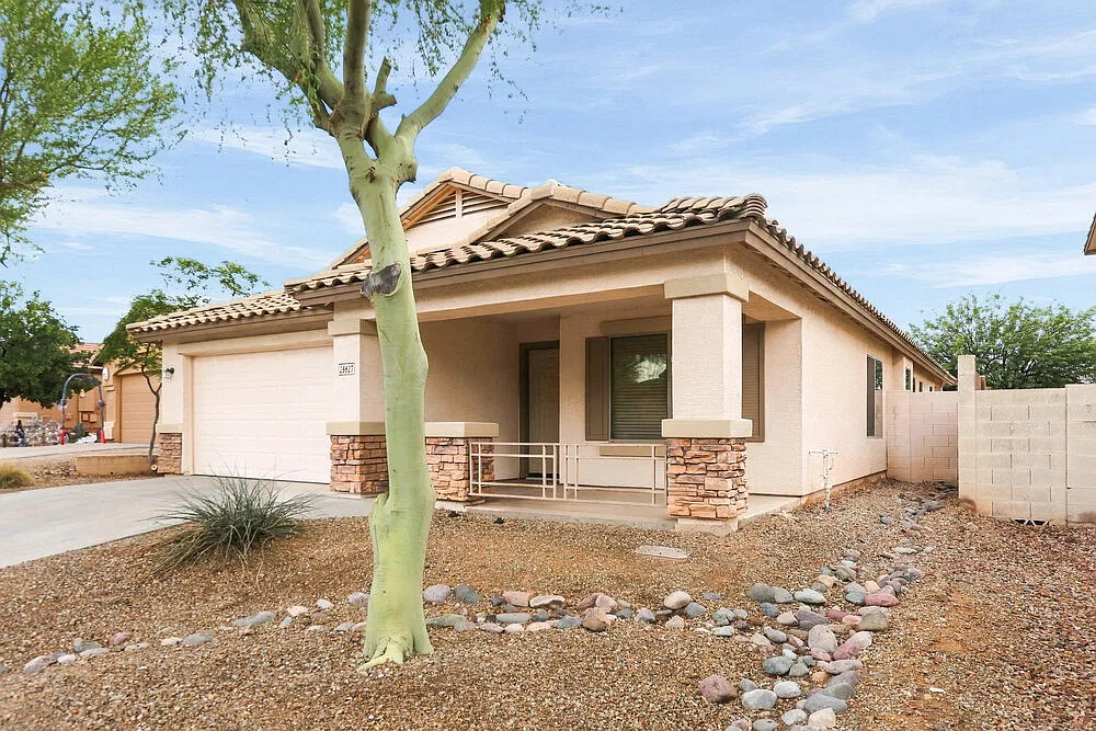4 bed, 2.0 bath, 1782 sqft, $2,515 — Photo 3