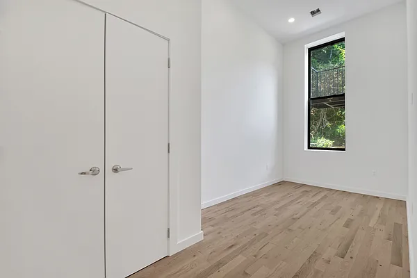 Rented by Compass | media 22