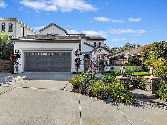 3rd image of 1528 Crescent Pl