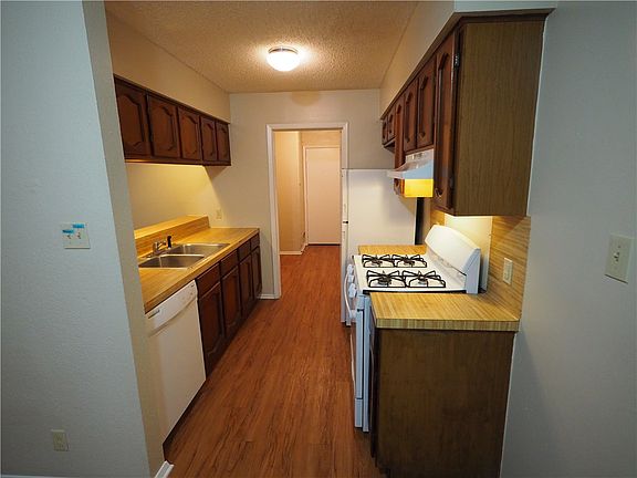 5th image of 9615 Point Vista Pl #B