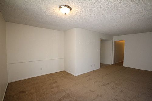 2nd image of 202 E Live Oak St APT D