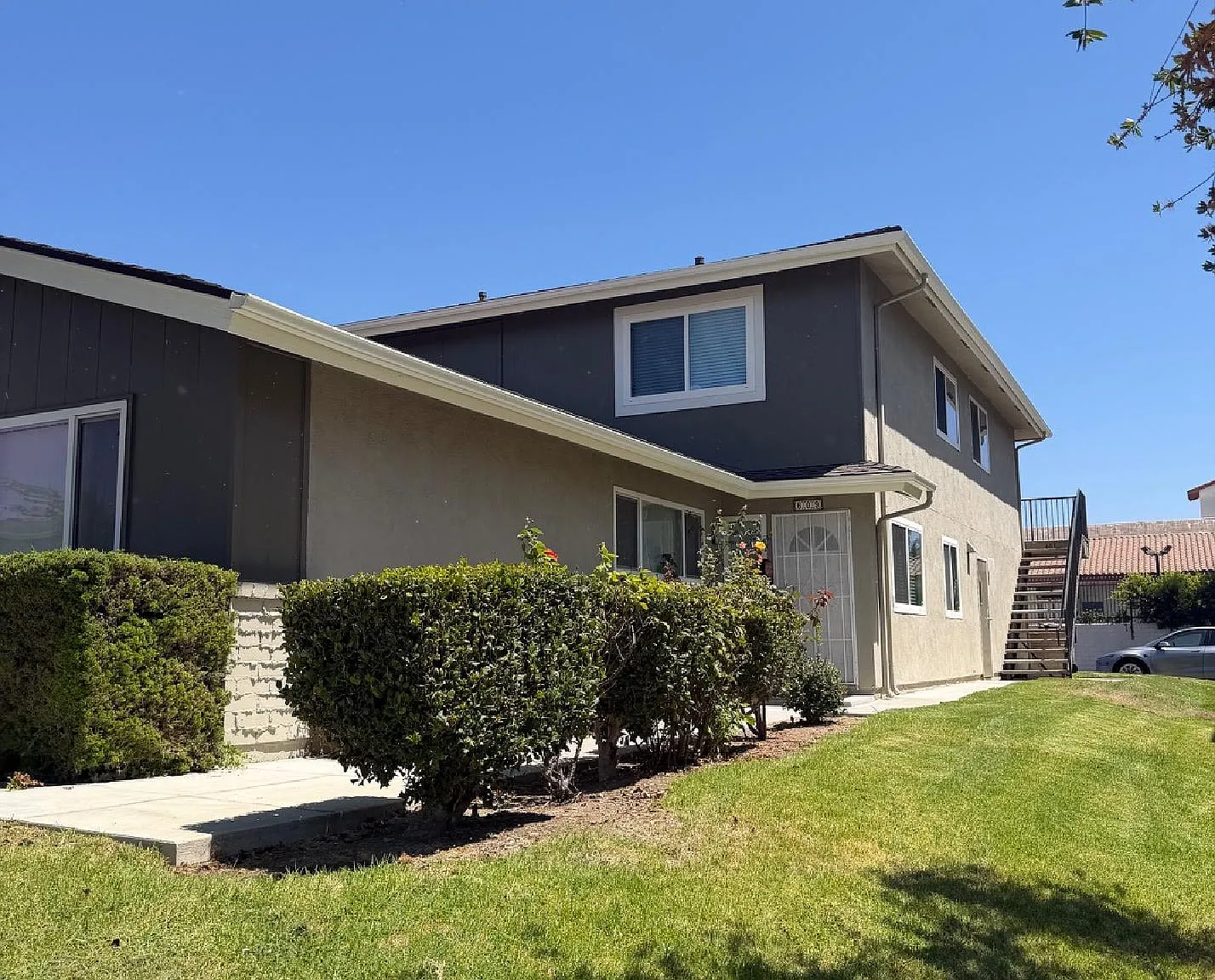 2 bed, 882 sqft, $2,500 — Photo 1