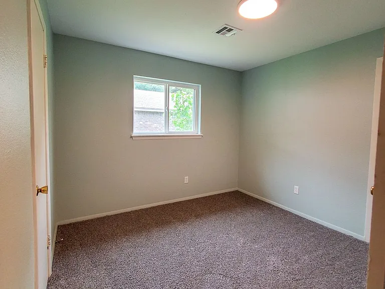1117 E Parker St — Photo 15