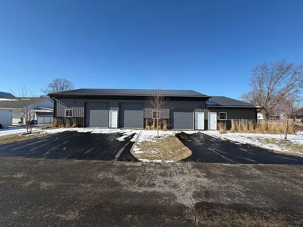 15 E 1st St, Milledgeville, IL 61051