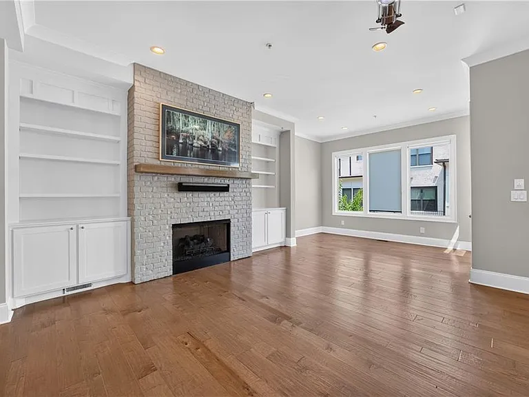 124 W Wieuca Rd NE — Photo 5