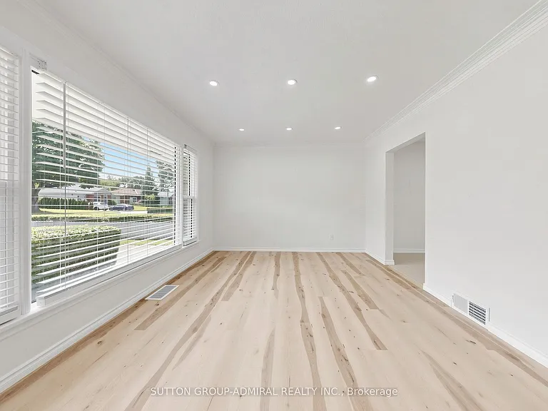 27 Patricia Dr — Photo 7