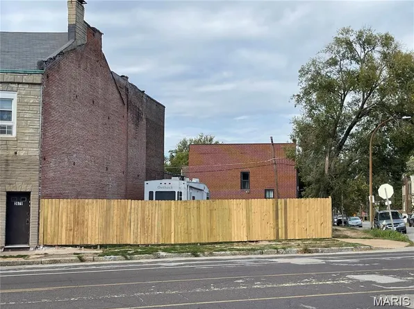 3673 Broadway S, Saint Louis, MO 63118