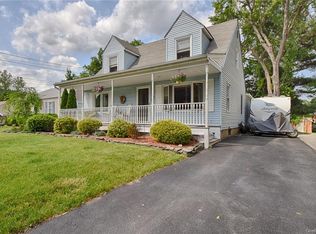 16 Hickory Ave, New Windsor, NY 12553